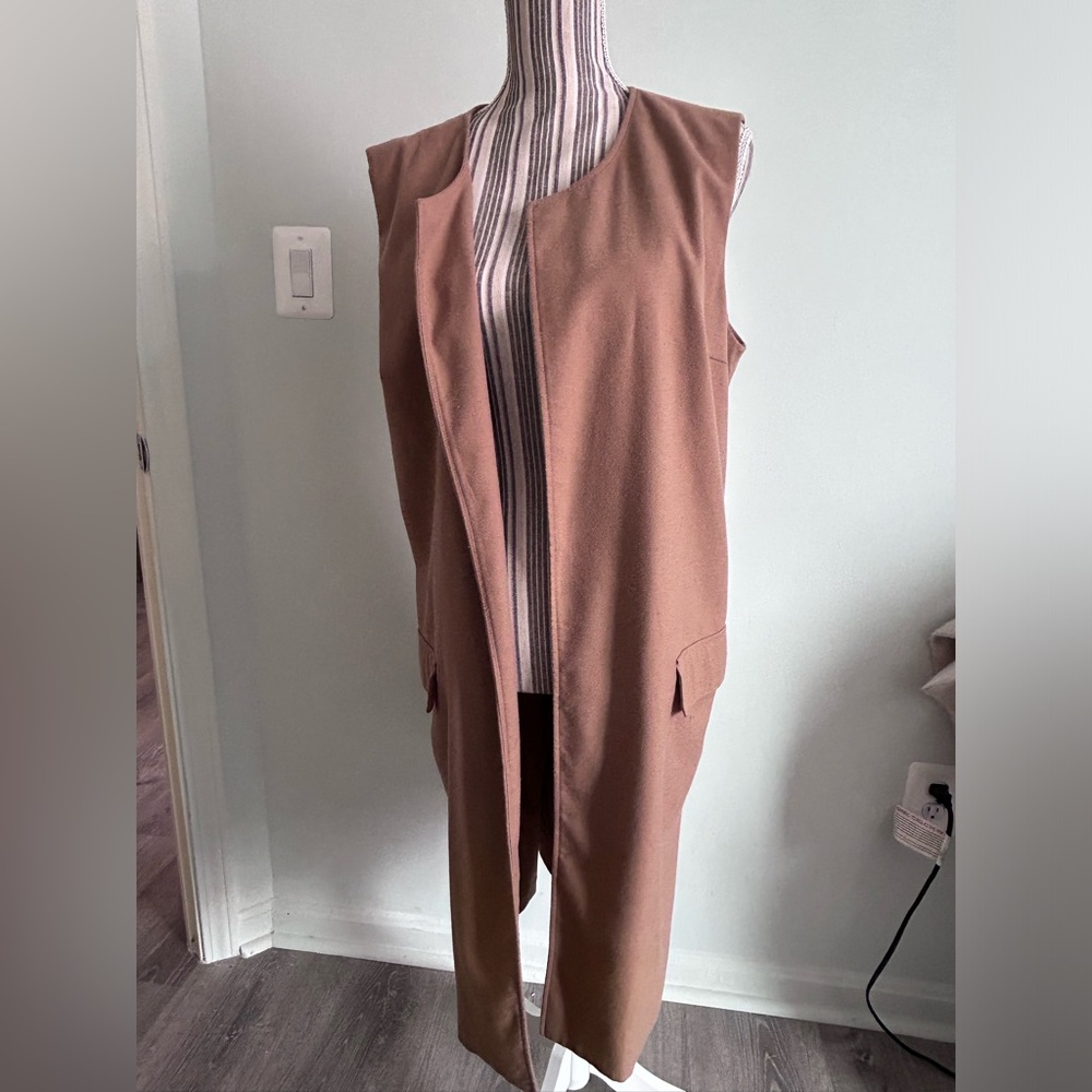 Sleeveless jacket